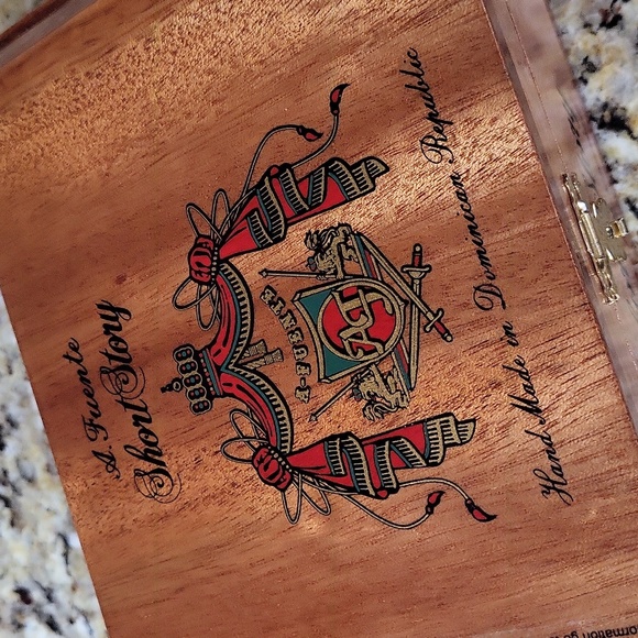 Arturo Fuente Short Story Wood Cigar Box - Picture 3 of 12